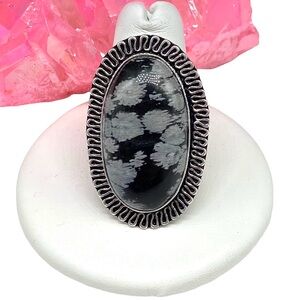 Elegant Black and Silver Women's Ring
